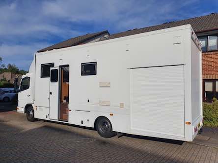 Huge motorhome wth side door and steel shitters